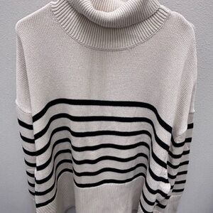 Women’s XL Tall Oversized baggy GAP Cream and Black Striped Turtleneck Sweater